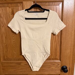 OQQ Cream Short Sleeve Bodysuit